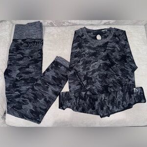 Gymshark Camo Seamless Leggings and crop Top Set- Black/gray (L) (tags removed)